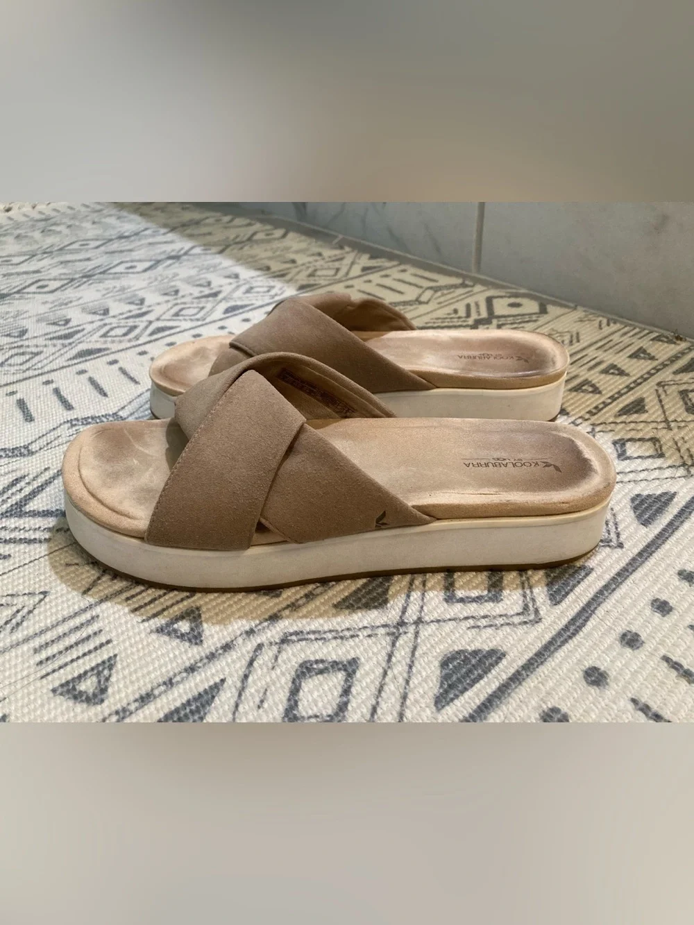 Koolaburra by UGG Carenza Flat Platform Slide Sandal Woman’s size 8